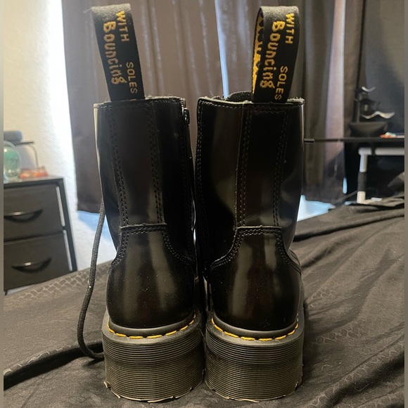 Barely used like new DR Martens - Picture 3 of 10